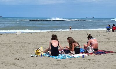 Karasu’da denize girme yasağı kalktı, vatandaşlar sahile akın etti