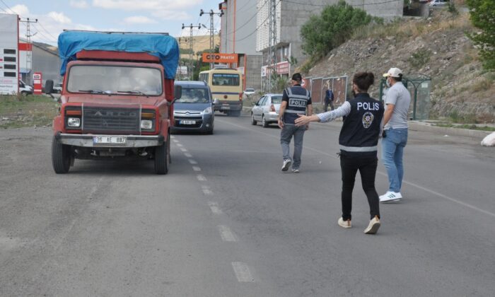 Kars’ta polisten bayram sonrası uygulama