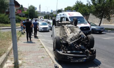 Kartal’da kontrolden çıkan otomobil takla atıp ters döndü:1 yaralı