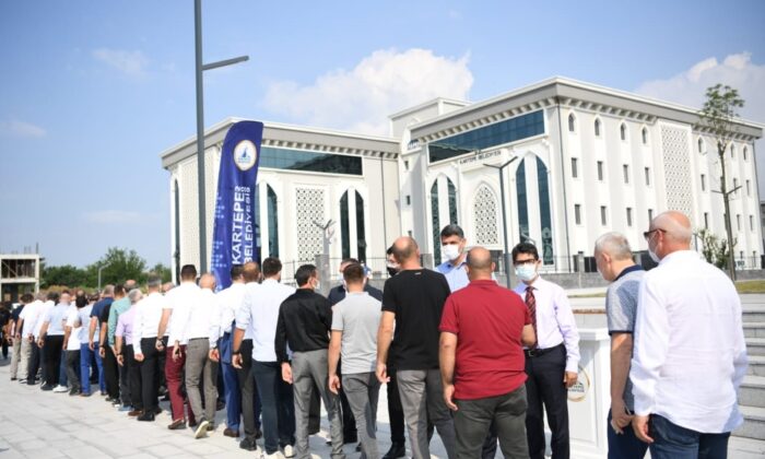 Kartepeliler kent meydanında bayramlaştı