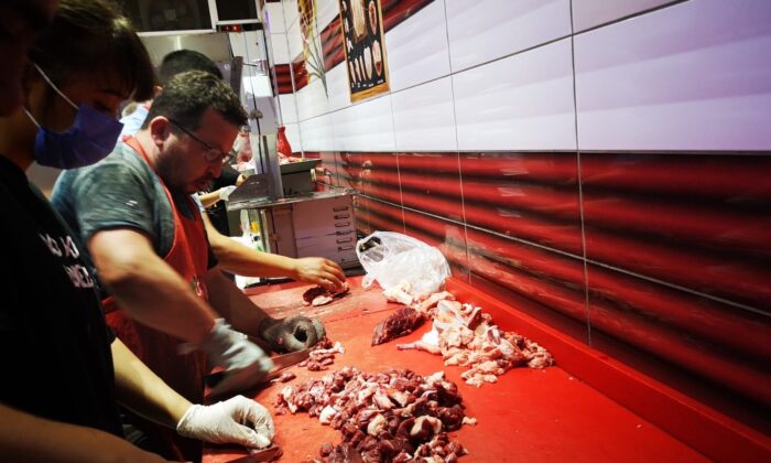 Kasaplarda yoğun kurban mesaisi