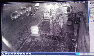 Kavgayı ayırmaya çalışan kişi silahla vuruldu