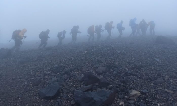 Kaybolan 2 dağcı için gittiler, 5 kişi ile döndüler
