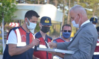 Kaymakam Aksoy’dan görev başındaki kolluk kuvvetlerine baklava ikramı