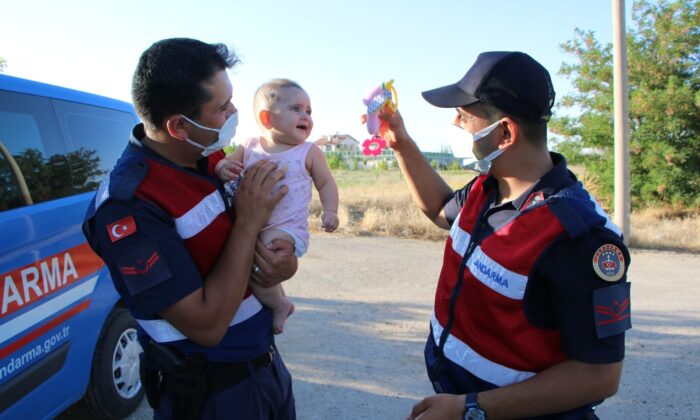 Kazada annesi yaralanan minik Zeynep için jandarma ekipleri seferber oldu