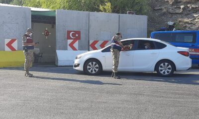 Kebanda jandarma uygulama yapıp vatandaşın bayramını kutladı