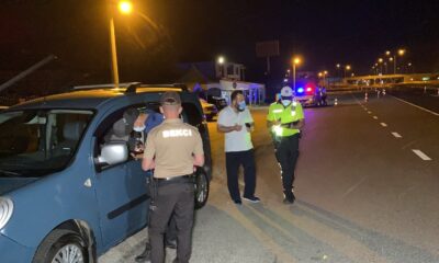 Kilometrelerce araç kullanan sürücüleri polis dinlendirdi