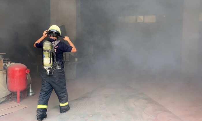 Kimya fabrikasının deposunda korkutan yangın