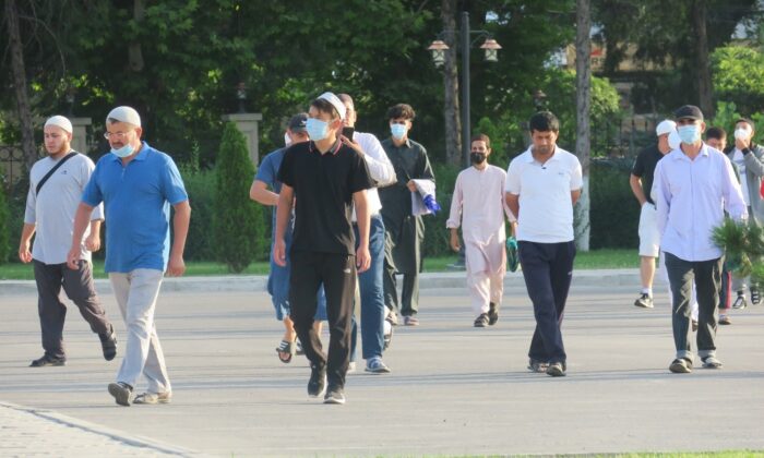 Kırgızistan’da Kurban Bayramı namazı camilerde kılındı