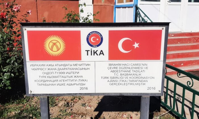 Kırgızistan’ın tarihi çivisiz camisi turistlerin ilgi odağı