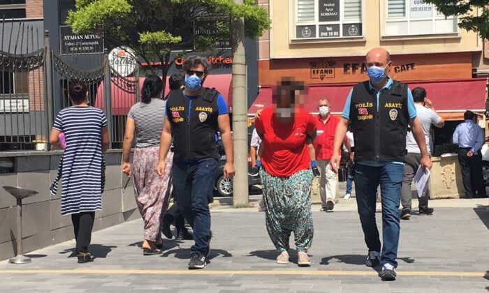 Kızına gözcülük yaptırarak evlere giren kadına ev hapsi cezası verildi