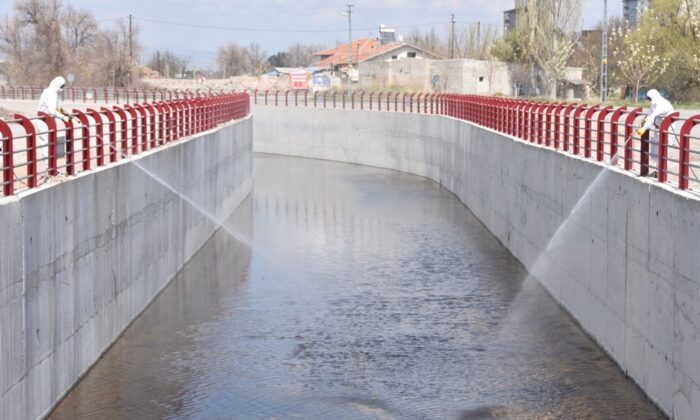 Kocasinan Belediyesi tüm açık alanları ilaçlıyor