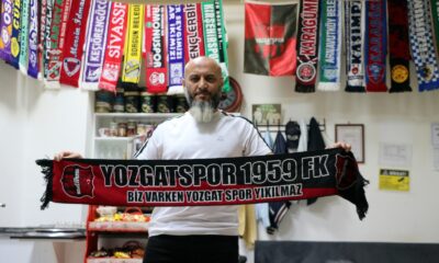 Koleksiyonunda 80 takımın atkısı var