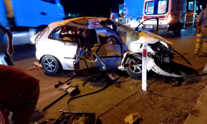 Kontrolden çıkan kamyonu beton bariyerler de durduramadı: 5 yaralı