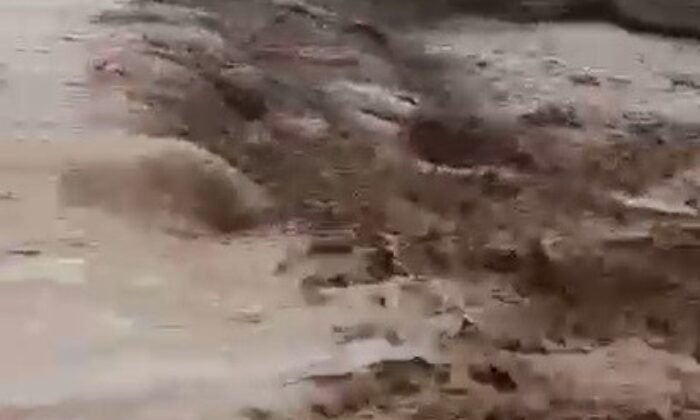 Konya’da etkili olan yağmur hayatı olumsuz etkiledi