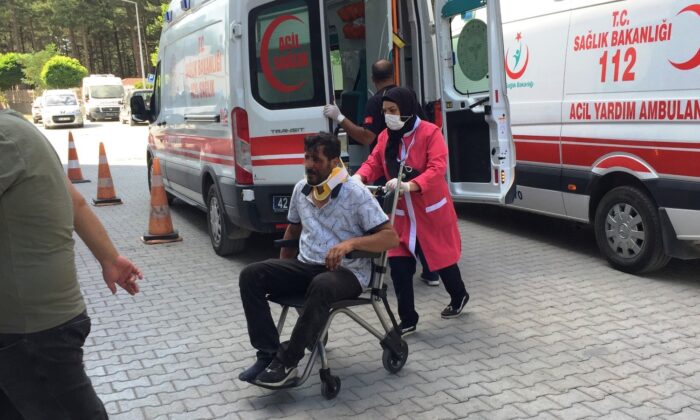 Konya’da hafif ticari araç takla attı: 4 yaralı