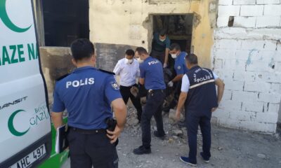 Kötü kokuların yayıldığı metruk binadan erkek cesedi çıktı