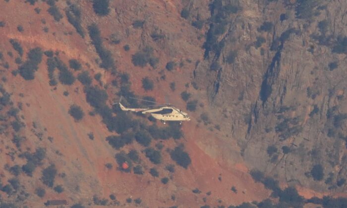 Kozan’daki orman yangınına havadan müdahale başladı