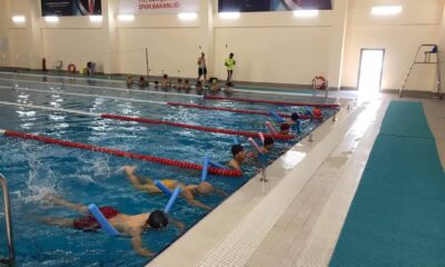 Kula’da 800 öğrenciye yüzme kursu
