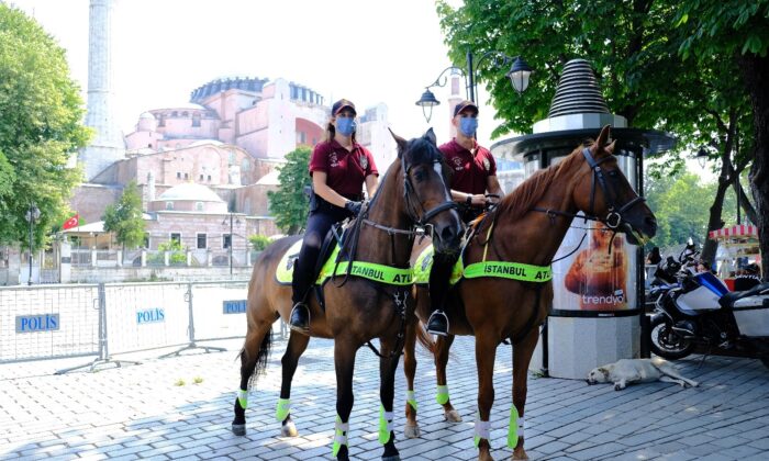 Kurban Bayramı’nda Ayasofya’da atlı polislerle denetim