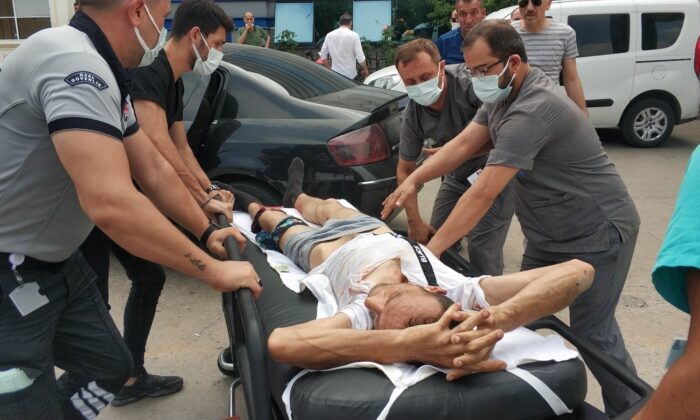 Kurban kesenlere silahlı saldırı: 2 yaralı