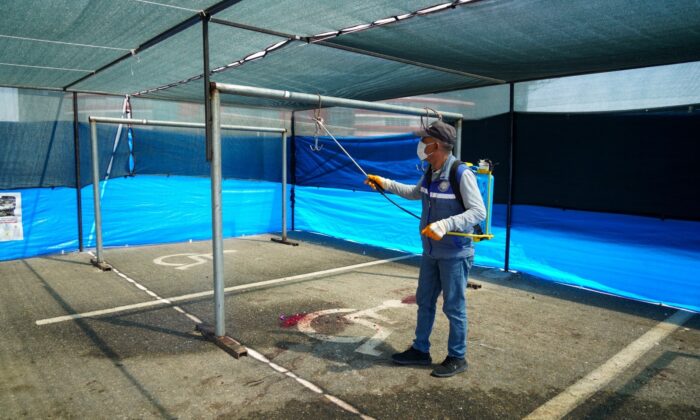 Kurban satış ve kesim yerleri ilaçlanıyor