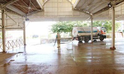 Kurbanlık hayvan kesim yerlerinde yoğun temizlik mesaisi