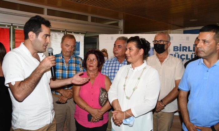 Kuşadası’nda esnaflar atık su ile ilgili yapılan bazı haberlere tepki gösterdi