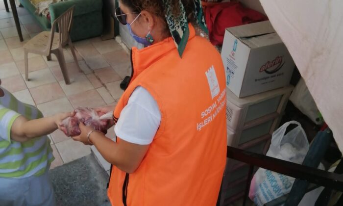 Kuşadası’nda, sosyal belediyecilik mesaisi bayramda da sürdü