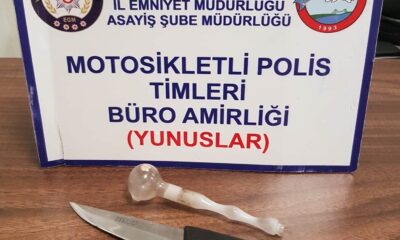 Kütahya’da arama kaydı bulunan şahsın üzerinde uyuşturucu ele geçirildi