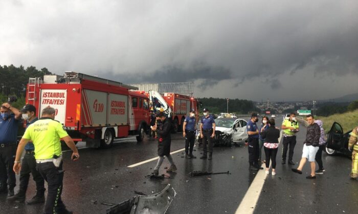 Kuzey Marmara Otoyolunda zincirleme kaza: 1’i çocuk 5 yaralı