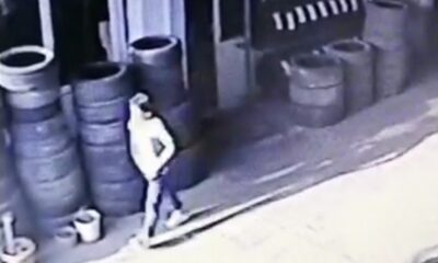 Lastikçinin bilgisayarını tişörtünün içine koyup çaldı