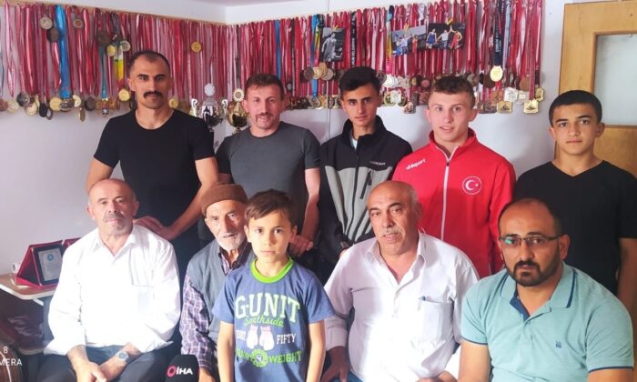 Madalya koleksiyoncusu aile