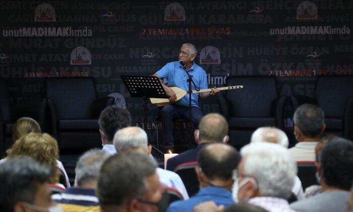 Madımak olaylarında hayatını kaybedenler İzmir’de anılıyor