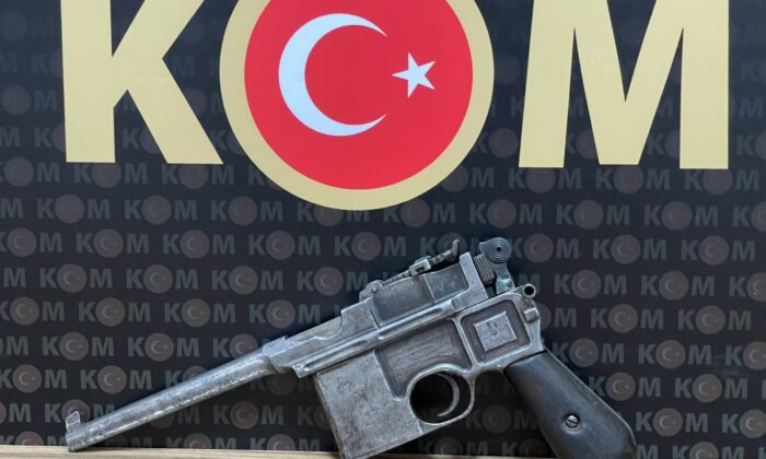 Malatya’da 18. yy ait yarı otomatik tabanca ele geçirildi