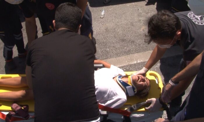 Maltepe E-5’te 5 araç birbirine girdi: 1’i ağır 4 yaralı