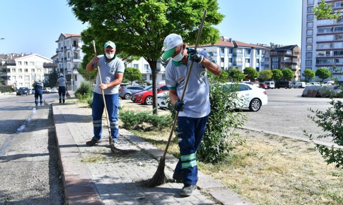 Mamak’ta köşe bucak temizlik sürüyor