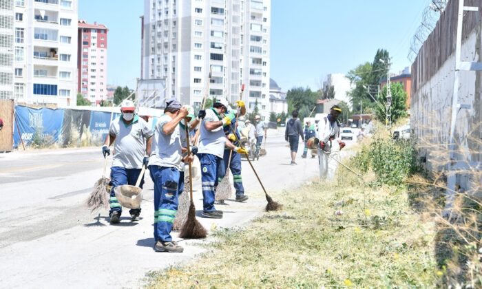 Mamak’ta temizlik ordusu çalışmalarına aralıksız devam ediyor