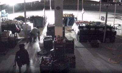 Manavdan hırsızlık anı güvenlik kamerasında