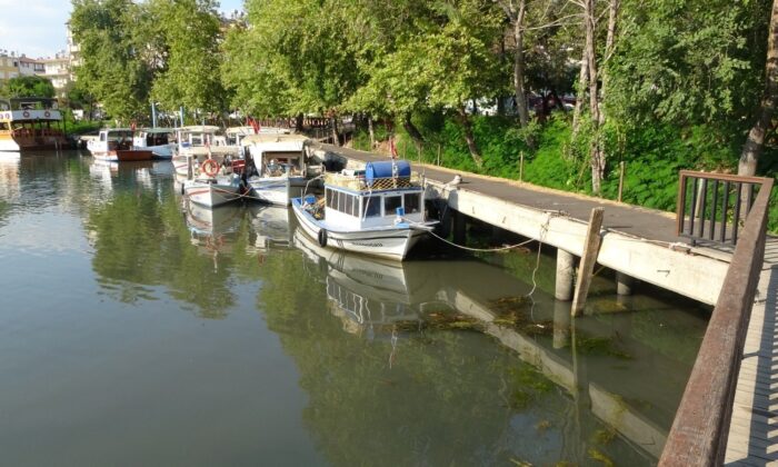 Manavgat Irmağına karışan kanalizasyon Sahil Güvenlik ekiplerini harekete geçirdi