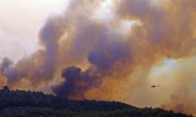 Manavgat’ta ormanlık alandaki yangına havadan ve karadan müdahale sürüyor