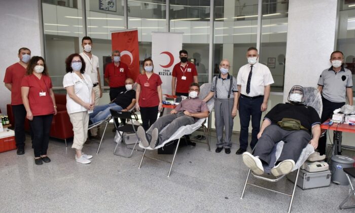 Manisa CBÜ personeli kan ve kök hücre bağışında bulundu