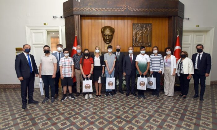 Manisa’da LGS şampiyonları ödüllendirildi