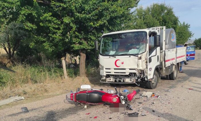 Manisa’da süt kamyoneti ile motosiklet çarpıştı: 1 ölü