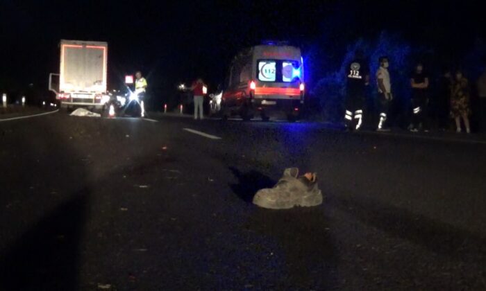 Manisa’da tırın altında kalan elektrikli bisiklet sürücüsü hayatını kaybetti