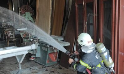 Marangoz atölyesindeki yangını itfaiye büyümeden söndürdü