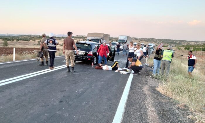 Mardin’de 2 araç kafa kafaya çarpıştı: 6 yaralı