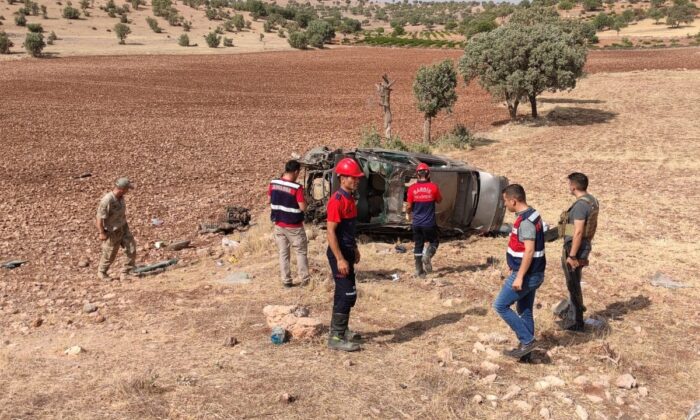 Mardin’de otomobil takla attı: 2 asker hayatını kaybetti