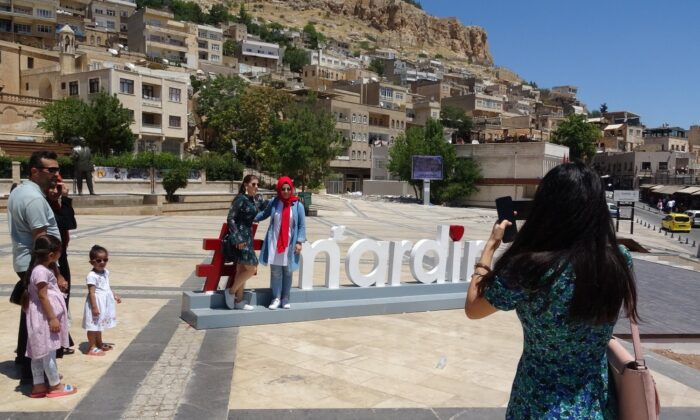 Mardin’e hafta sonu turist akını