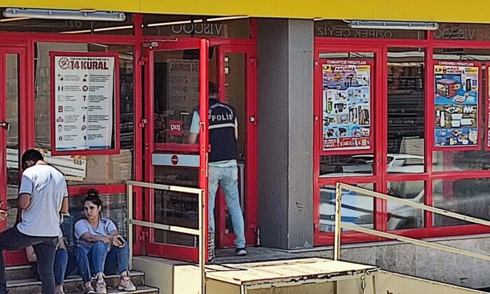 Markette bıçaklı dehşet: 1 ağır yaralı
